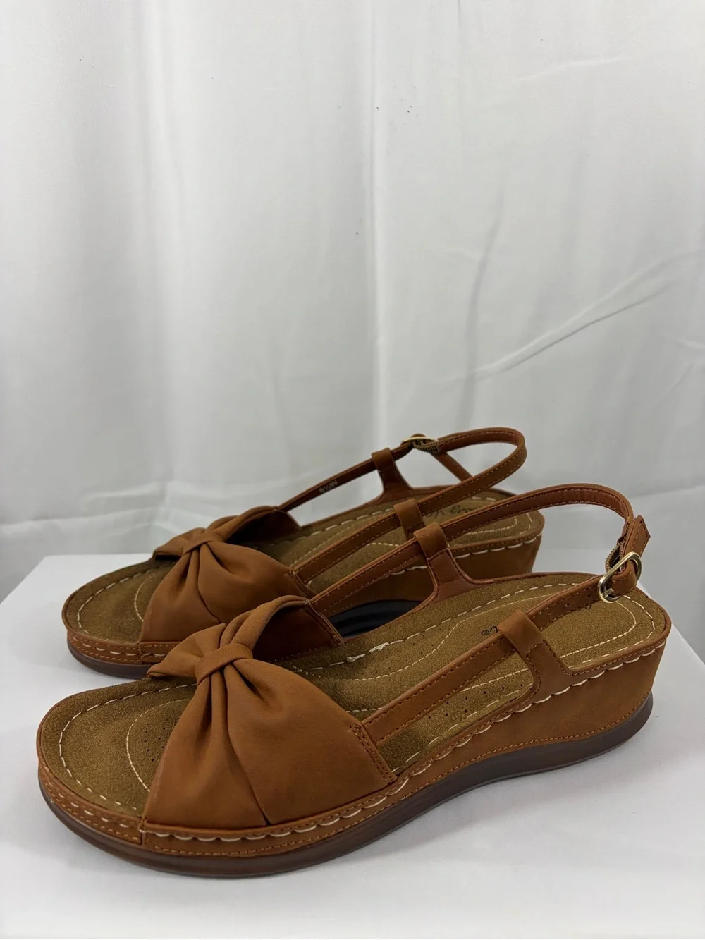NWT Easy Street Women’s Size 8.5W Brown Bow Slingback Sandals
